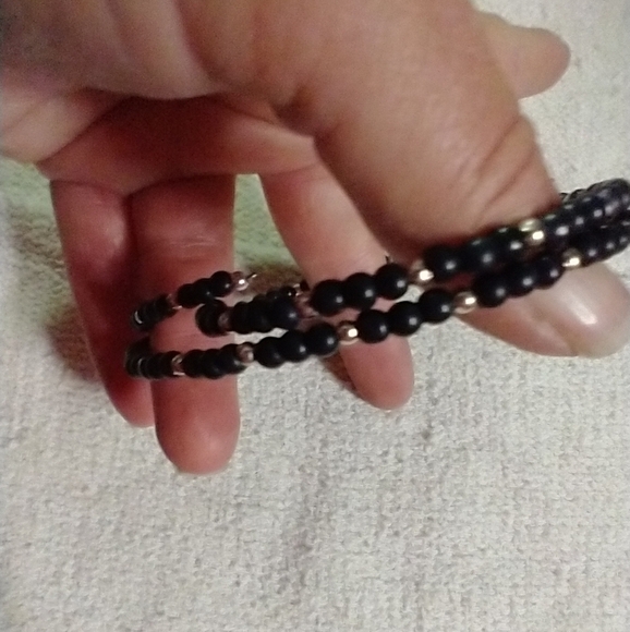 Silvertone black beaded wire bracelet - Picture 2 of 2